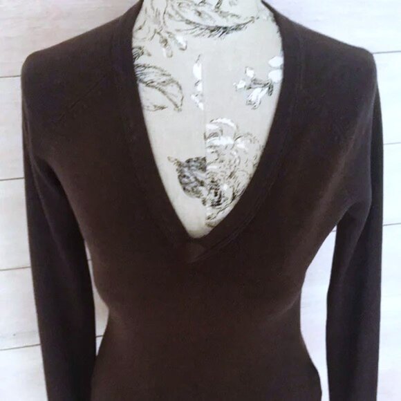 H&M v-neck brown sweater - Picture 3 of 4